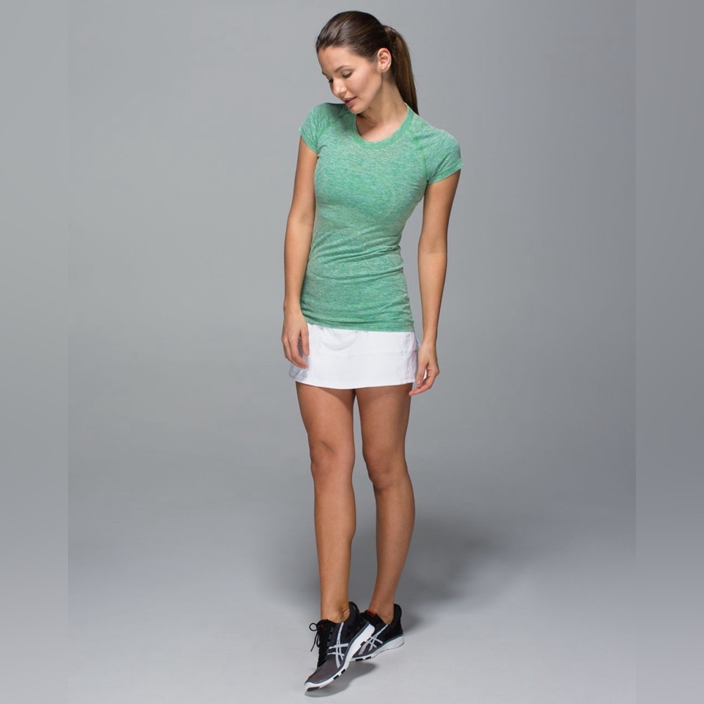 Lululemon Swiftly Tech Short Sleeve Crew
Pistachio / Black 6
